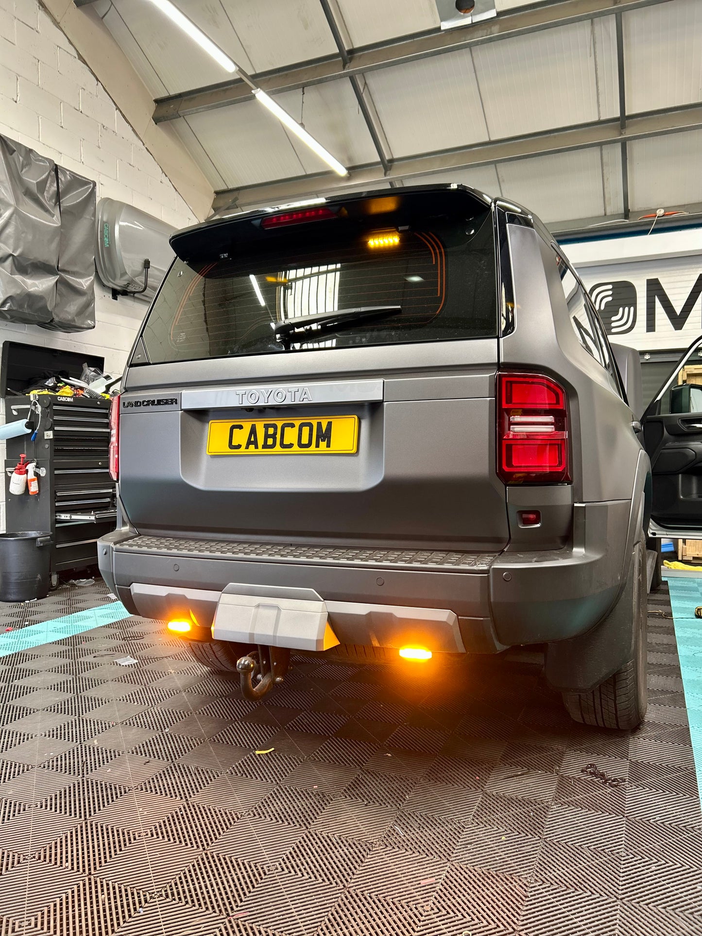 Toyota Land Cruiser 250 Additional reverse lights with optional amber beacons