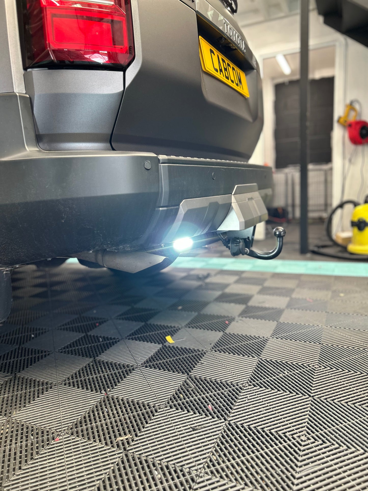 Toyota Land Cruiser 250 Additional reverse lights with optional amber beacons